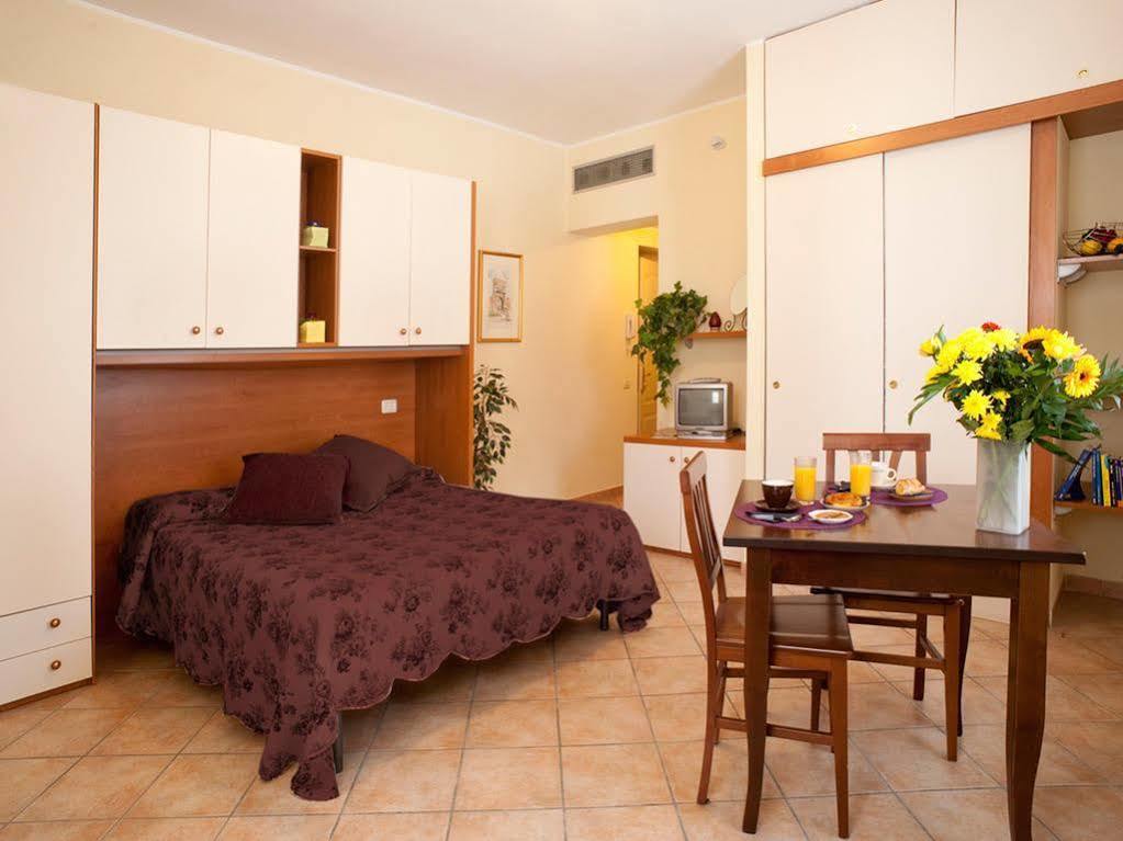 Villa Meli Lupi - Residenze Temporanee 파르마 외부 사진