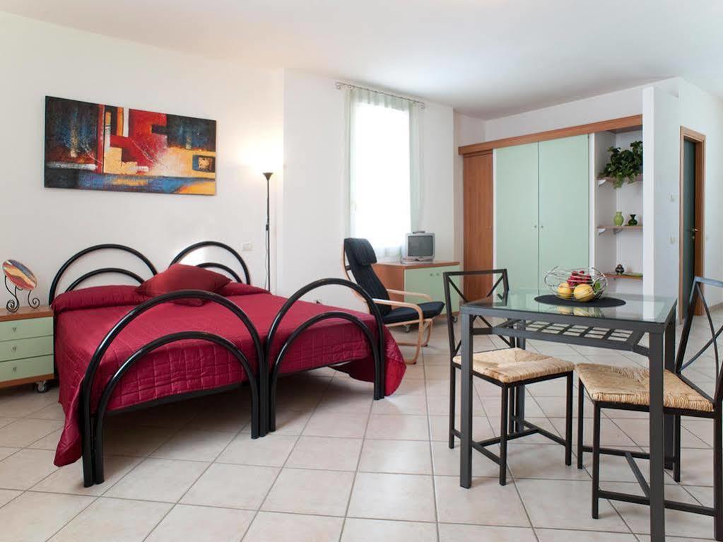 Villa Meli Lupi - Residenze Temporanee 파르마 외부 사진